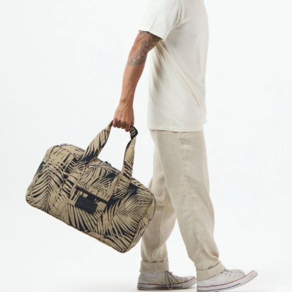 NWT! Aloha Collection Weekender Bag - Picture 2 of 2